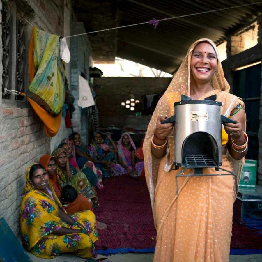Finanziellen Klimabeitrag leisten und effiziente Öfen in Indien fördern.