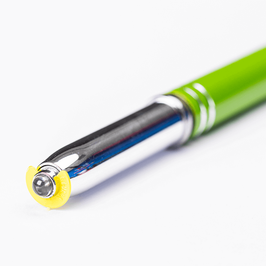 Detailansicht der Spitze eines LED-Kugelschreibers, beidseitig gravierbar