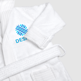 Detailansicht Baby-Bademantel mit Kapuze, individuell bestickt