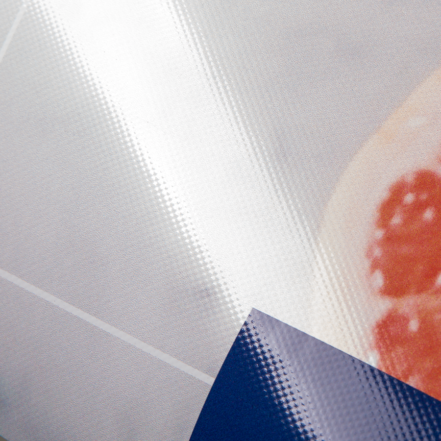 Detailansicht einer glänzenden Easy-Dot-Folie mit hochwertigem Druck