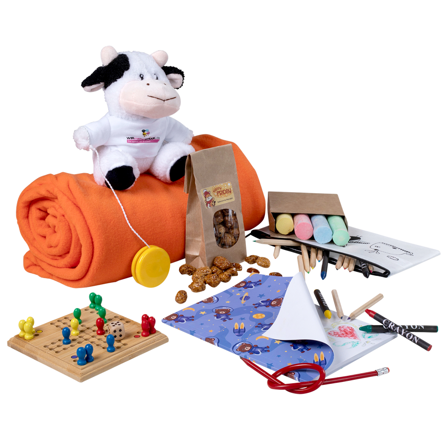 Inhalte der Happy-Friday-Geschenkbox 2025 für Mädchen, z. B. eine Plüschkuh und viele Spielsachen