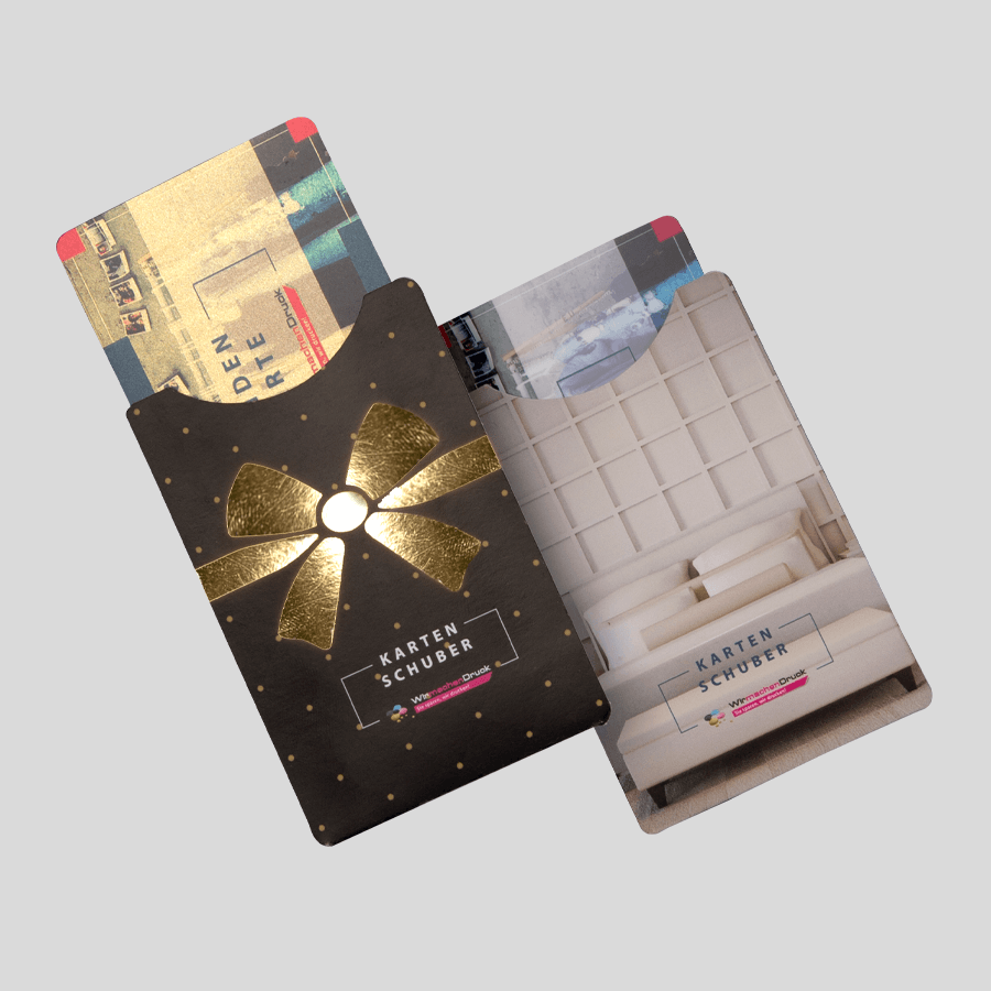 Kartenschuber mit Druck, veredelt mit Heißfolienprägung in Gold (links) und Softfeel-Folie (rechts)