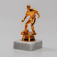 Figurenpokal Fußballspieler auf Sockel, stehend, Bronze