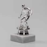 Figurenpokal Fußballspieler auf Sockel, stehend, Silber