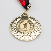 Gold Medaillen mit Gravur,  Lorbeerkranz Motiv, liegend