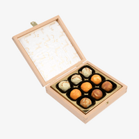 9er-Pralinenbox (alkoholfrei) im Geschenkbox aus Holz