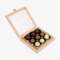 9er-Pralinenbox (alkoholhaltig) im Geschenkbox aus Holz