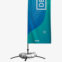 Beachflag aufgebaut mit Kreuzfuß und Wassertank