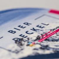 Bierdeckel farbig bedruckt, Doppelkreis Form, liegend