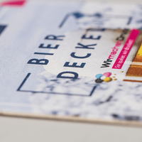 Bierdeckel quadratisch, farbig bedruckt, liegend