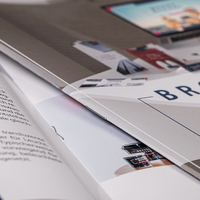 Broschüre mit Drahtheftung Endformat Quadrat 9,8 cm x 9,8 cm Klammer innen