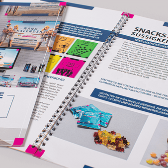 Broschüre mit Metall-Spiralbindung Endformat DIN A7 quer aufgeschlagen