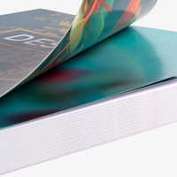 Buch, farbig bedruckt, aufgeschlagen, details