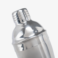 Nahaufnahme unbedruckter Shaker mit Deckel