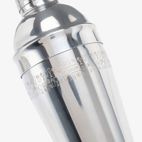 Nahaufnahme von rundumgravur auf Edelstahl Shaker