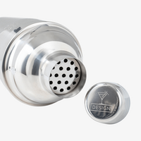 liegender Shaker aus Edelstahl mit Gravur auf der Kappe