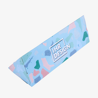 Verpackung, farbig bedruckt, aufgestellt