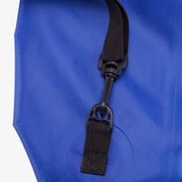 Drybag wasserdicht mit Karabinerhaken 10 l blau Detail