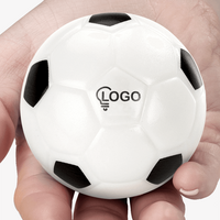 Antistressball, farbig bedruckt, Fussball in Hand