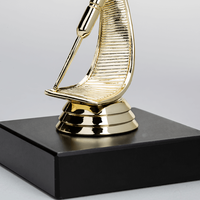 Figurenpokal Dart Gold auf Sockel, stehend