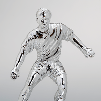 Figurenpokal Fußball SILBER auf Sockel, stehend