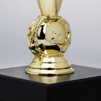 Figurenpokal Kegel auf Sockel, Gold, stehend