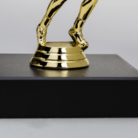 Figurenpokal Tennis auf Sockel, Gold, stehend