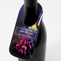 Flaschenanhänger, farbig bedruckt, hängend an Flasche