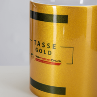 Detailansicht Fototasse gold-metallic, Innenseite weiß, Außenseite und Henkel gold-metallic, mit brillantem Druck