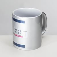 Fototasse silber-metallic, Innenseite weiß, Außenseite und Henkel silber-metallic, mit brillantem Druck