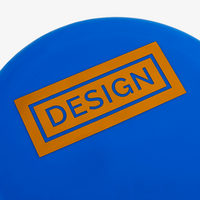 Nahaufnahme blaues Frisbee bedruckt 