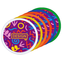 bedruckte Frisbees aufgereiht in verschiedenen Farben