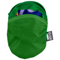 grünes bedrucktes Frisbee gefaltet in Etui