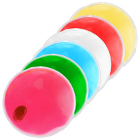 aufgereihte Wärmekissen in Kreisform in verschiedenen Farben