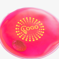 Nahaufnahme Druckfläche pinkes Wärmekissen in Kreisform