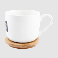 Tasse bedruckt seitlich auf Untersetzer