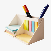 Haftnotizen-Set 250 Blatt inkl. 180 Papiermarkern in unterschiedlichen Farben und einem Stifthalter Anwendungsbeispiel