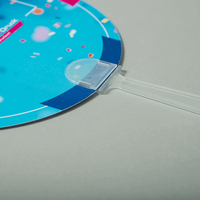 Handfächer, Kreis Form mit Griff, farbig bedruckt mit Text, liegend