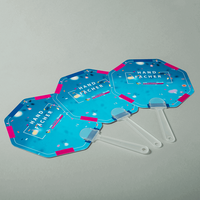 Handfächer, Stoppschild Form mit Griff, farbig bedruckt mit Text, liegend