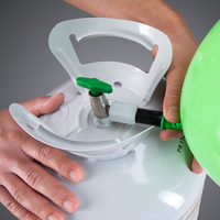 Ballongas, grünes Ventil mit Luftballon