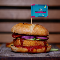 Fahne mit Holzpicker, farbig bedruckt, gesteckt in Burger