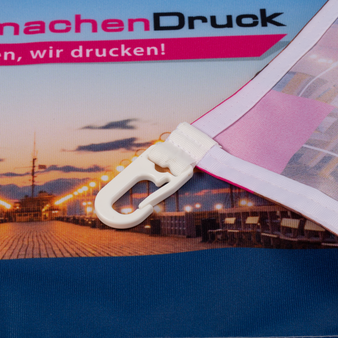 Banner, farbig bedruckt mit Karabiner