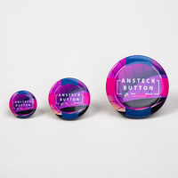 Ansteckbutton, aufgestellt, farbig bedruckt