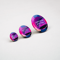 Ansteckbutton, aufgestellt, farbig bedruckt