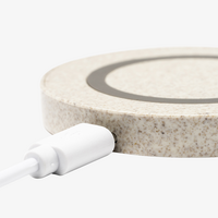 Induktive Ladestation aus Weizenfasern mit Kabel