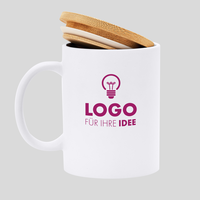 Keramiktasse mit Bambusdeckel, Druck auf Tasse, Deckel innen sichtbar, frontal