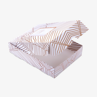 Klappdeckelschachtel, farbig bedruckt, offen