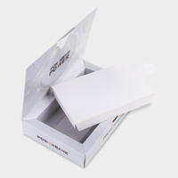 Verpackung, weiß, geoeffnet