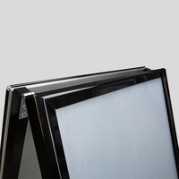 Kundenstopper, schwarz, aufgestellt