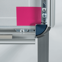 Kundenstopper STANDARD 50 x 70 cm inkl. Postertasche, 32mm Rahmen, Rundecken, offen, Detail